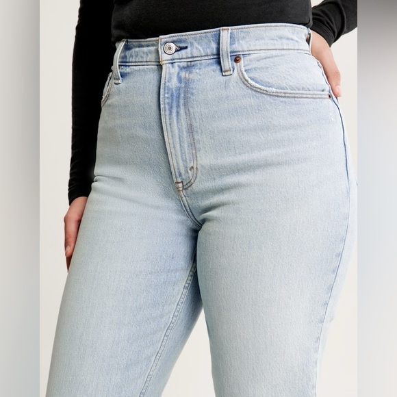 Abercrombie & Fitch Curve Love Ultra High Rise 90s Straight Leg Jeans - Picture 6 of 12